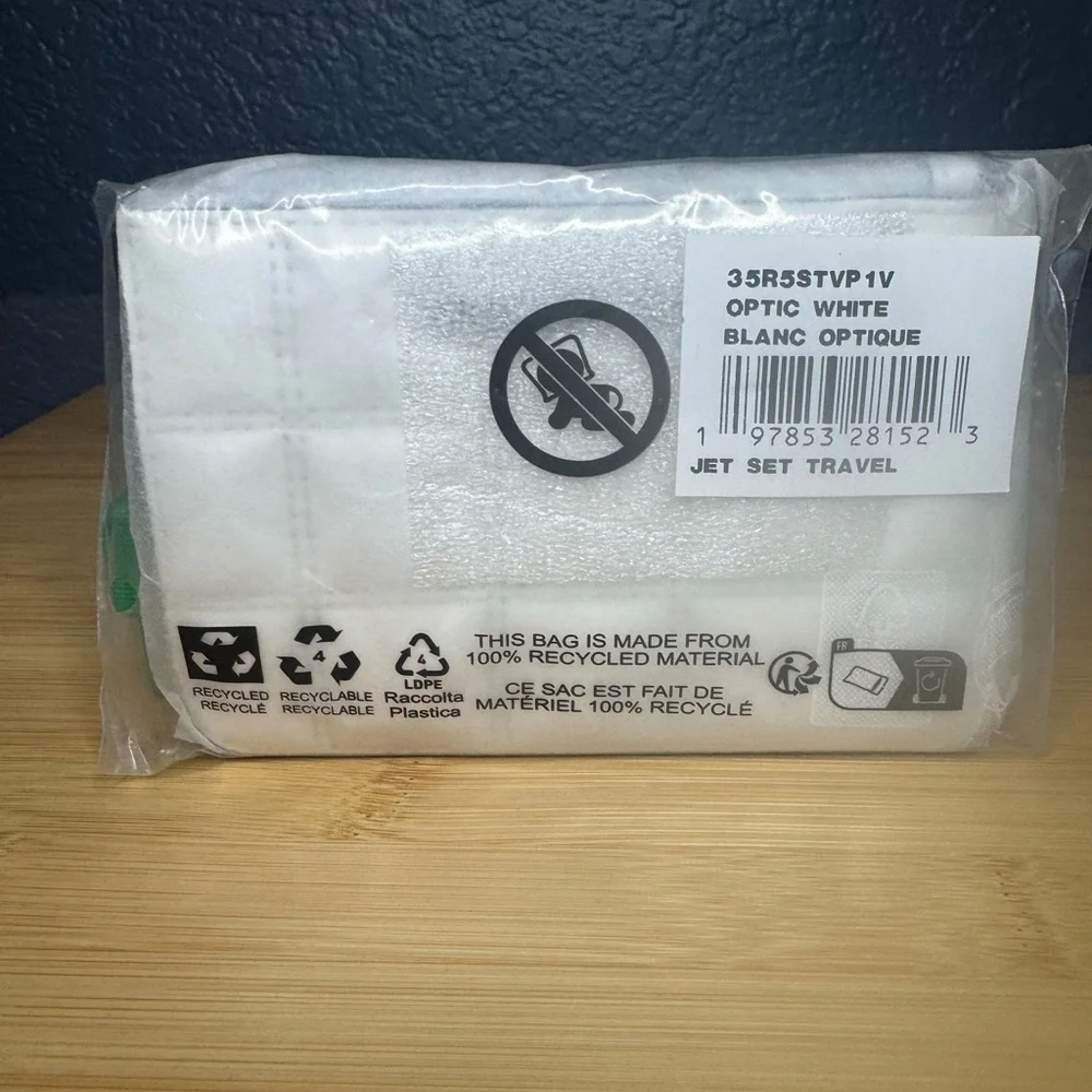 Michael Kors Quilted White Wallet - Picture 4 of 4